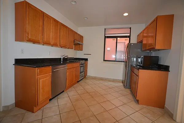 Rented by Voro, LLC | media 8