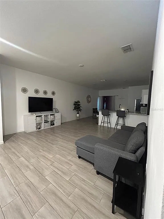 3 bed, 2.0 bath, 1300 sqft, $2,250 — Photo 3