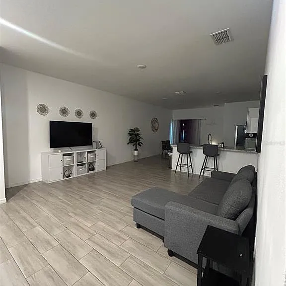 699 W Kaley St — Photo 3