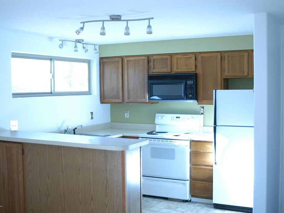2nd image of 750 Powderhorn Ln APT I-1