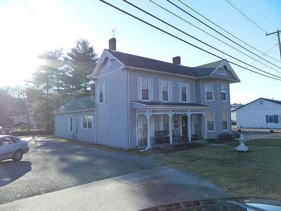 2nd image of 326 S Commerce St #A