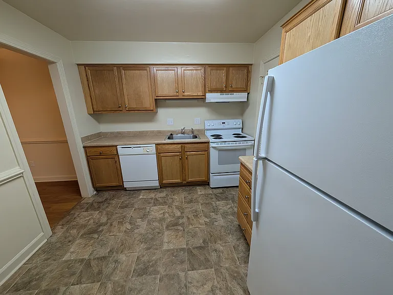 Brandon Point Apartments — Photo 33