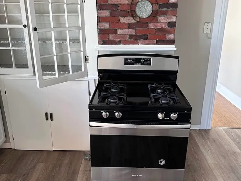 436 Auburn St #3 — Photo 4