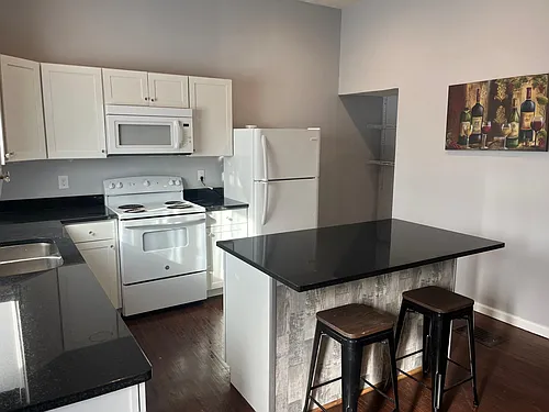 120 E Oak St #2 Photo 1