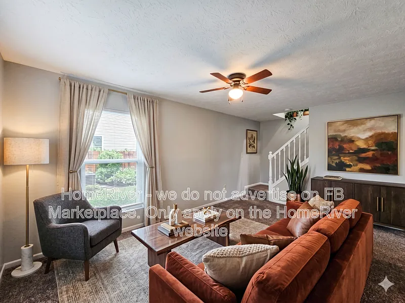 3 bed, 2.0 bath, 2304 sqft, $2,145 — Photo 2