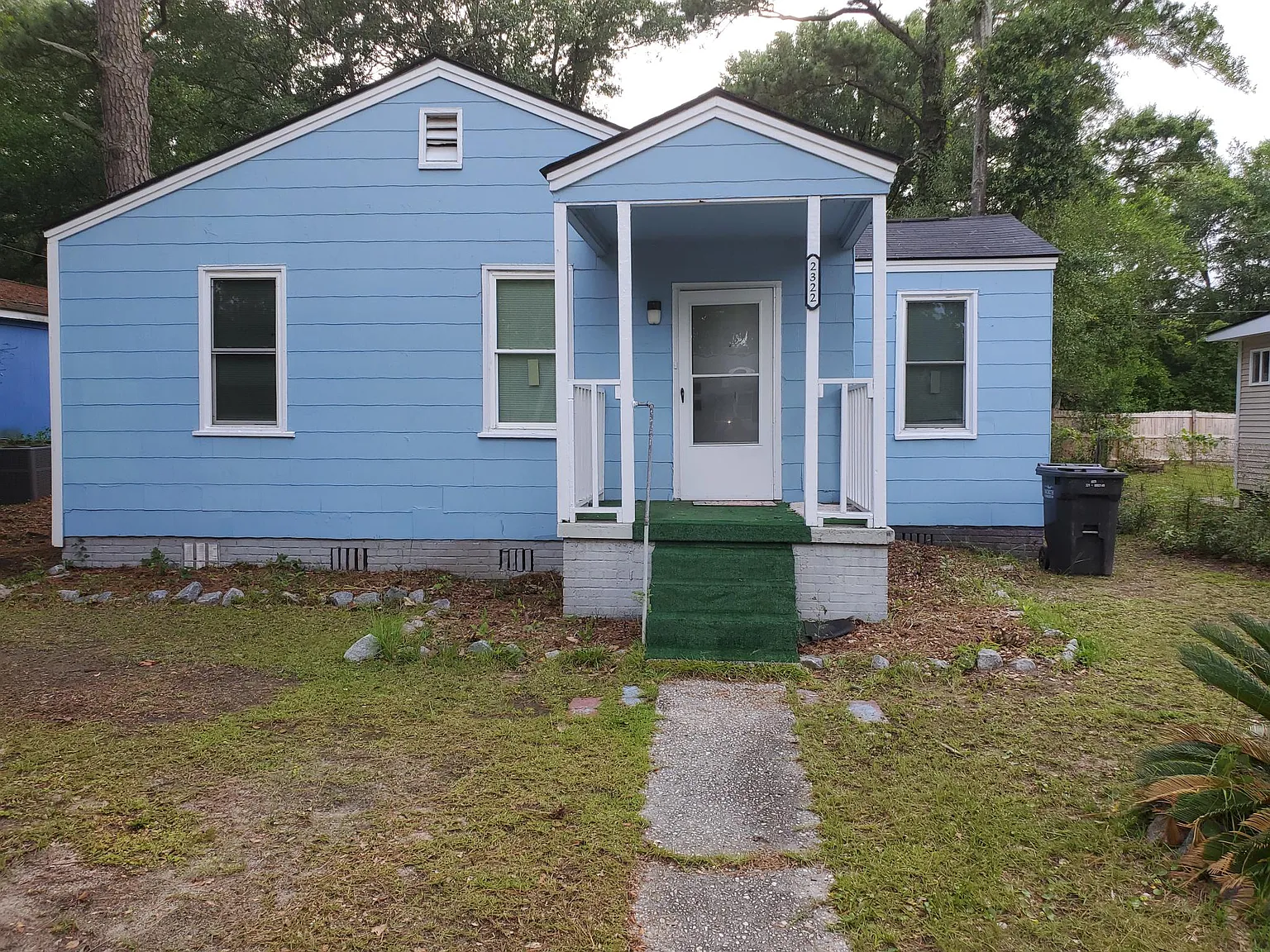 3 bed, 1000 sqft, $1,800 — Photo 1