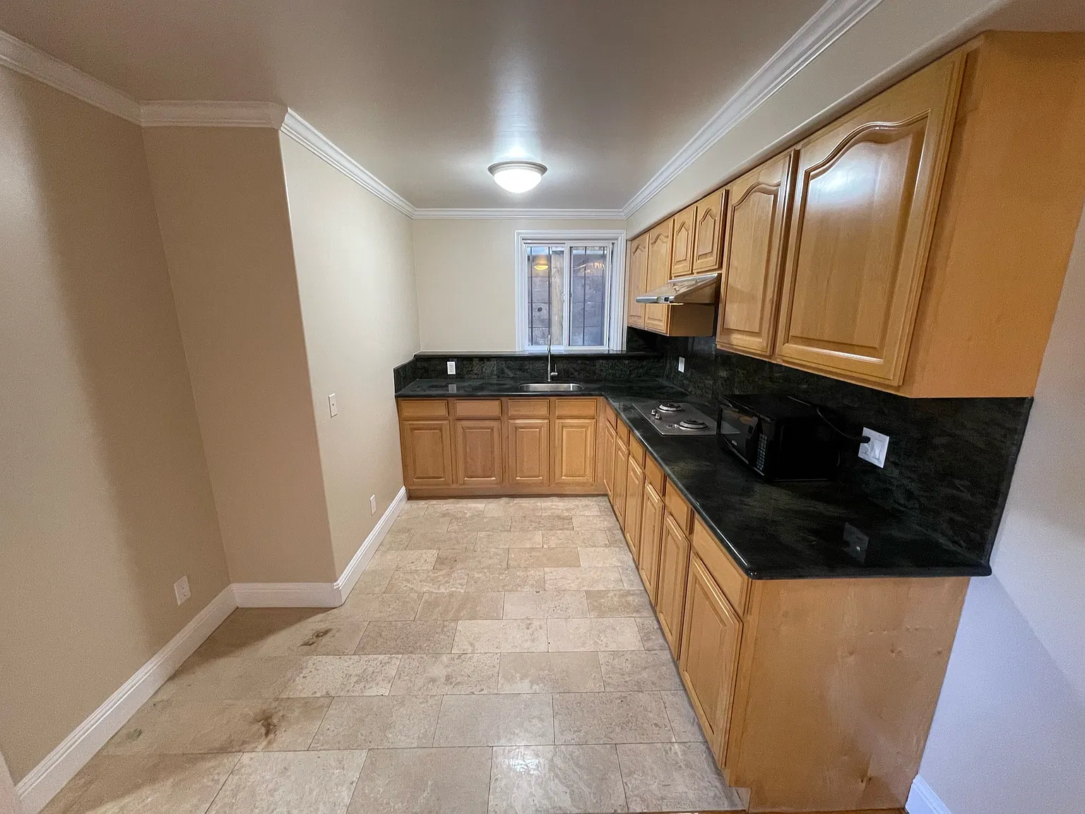 2 bed, 1.5 bath, 600 sqft, $3,350 — Photo 4