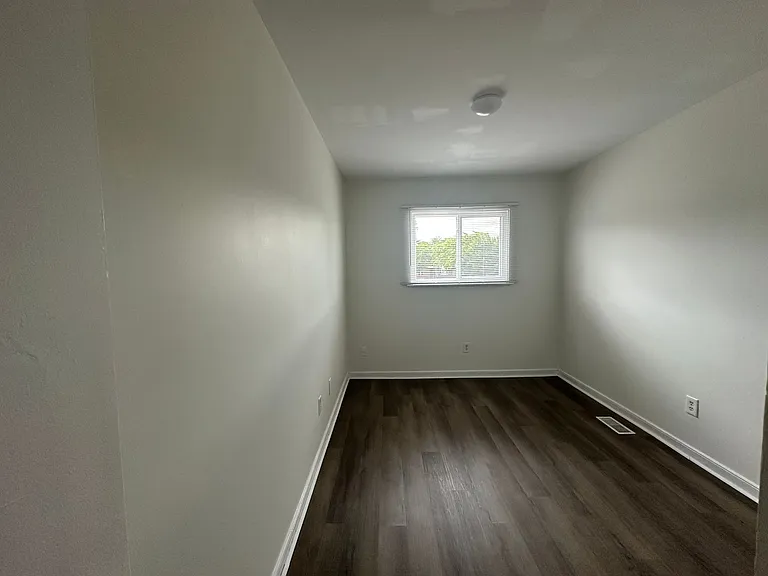 202 Devonshire Rd — Photo 12
