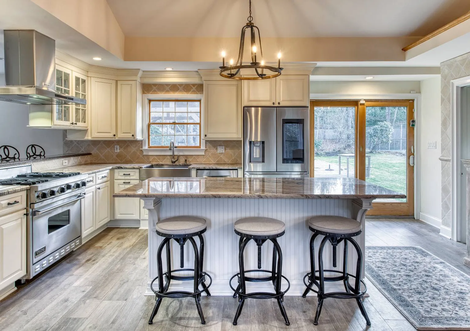 Five Bedroom Summer Retreat with Pool and Tennis — Photo 2