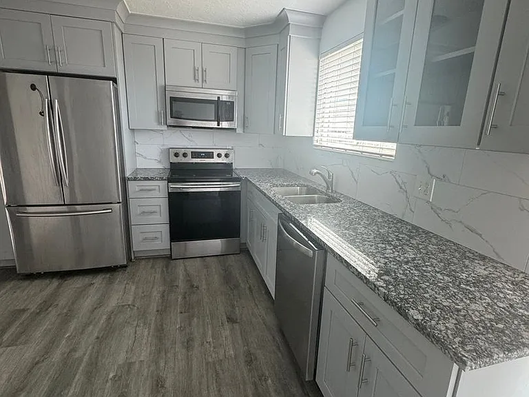 549 E 575 N — Photo 3