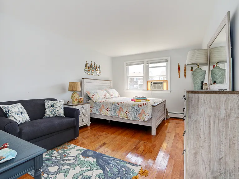 Queen Bedroom