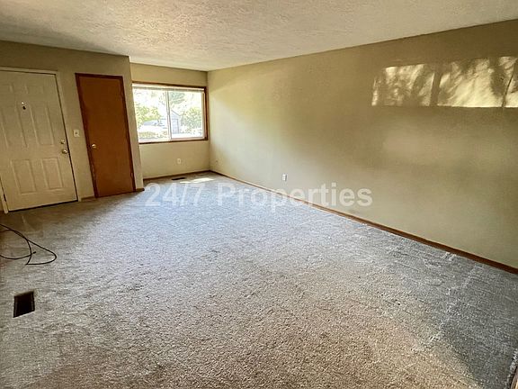 3rd image of 1130 SE Roberts Ave #1130