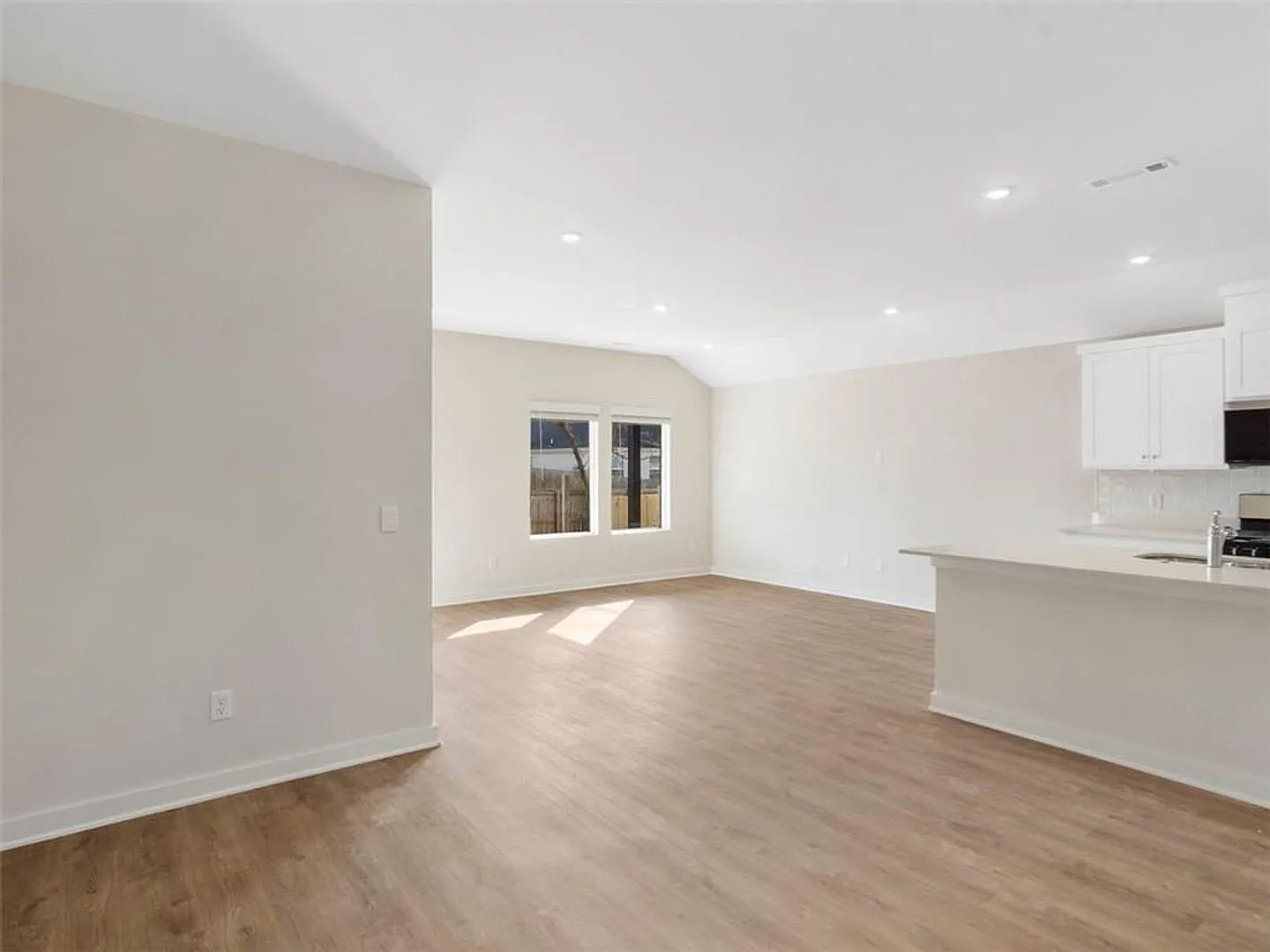 Newly built 4 Bedroom 3 Bath home in the Element! Available now! — Photo 3