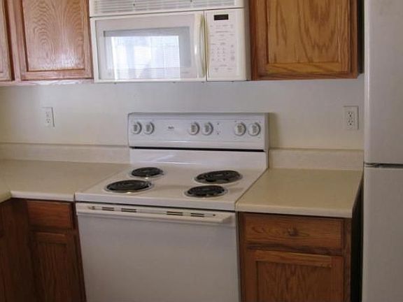 3rd image of 3010 E Marconi Ave