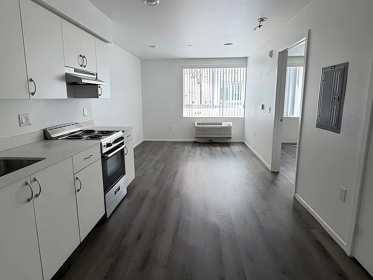 4238 S. Western Ave. — Photo 17