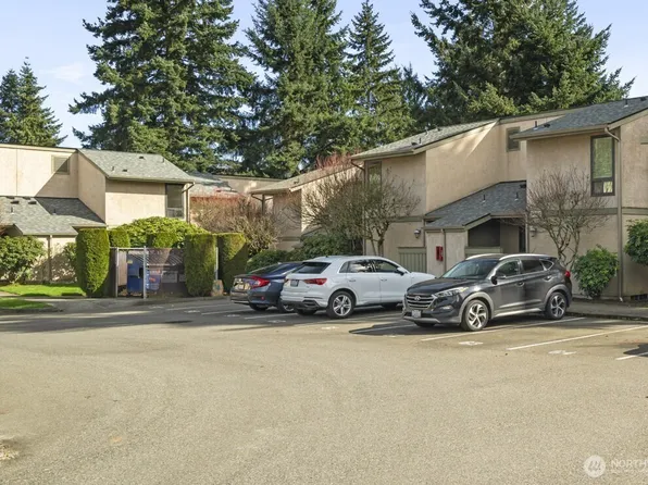 10045 NE 138th Place #E5, Kirkland, WA 98034