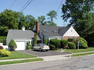 145 Oceanview Rd, East Rockaway, NY 11518