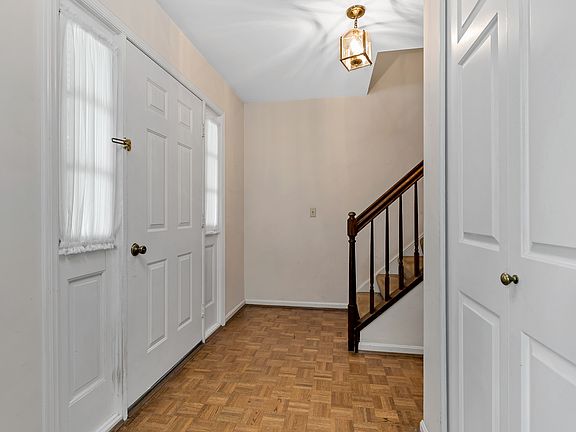 4th image of 213 Wildwood Ct