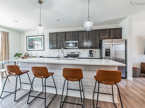 5th image of 605 Brook Ct