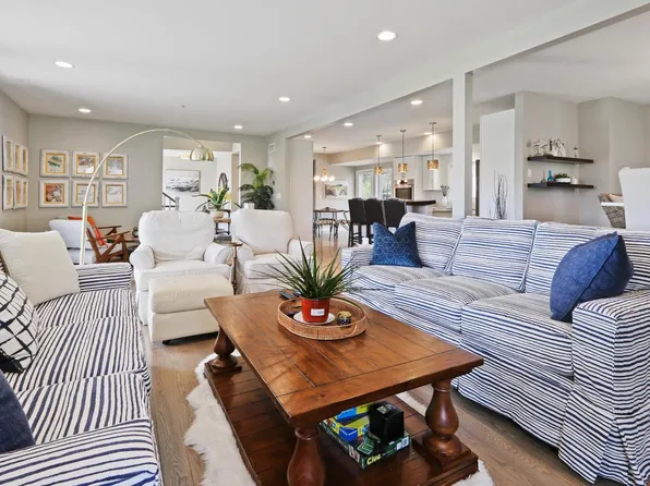 1104 Shabbona DRIVE, Fontana, WI 53125