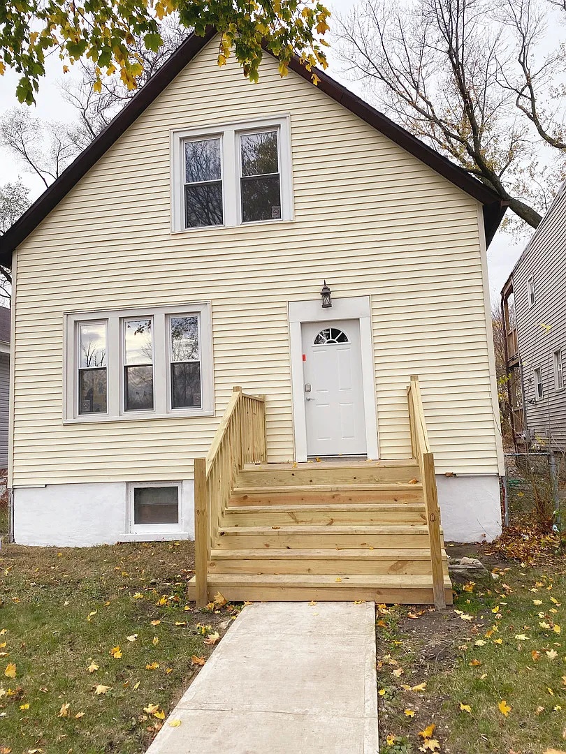 11718 S Wallace St photo 1
