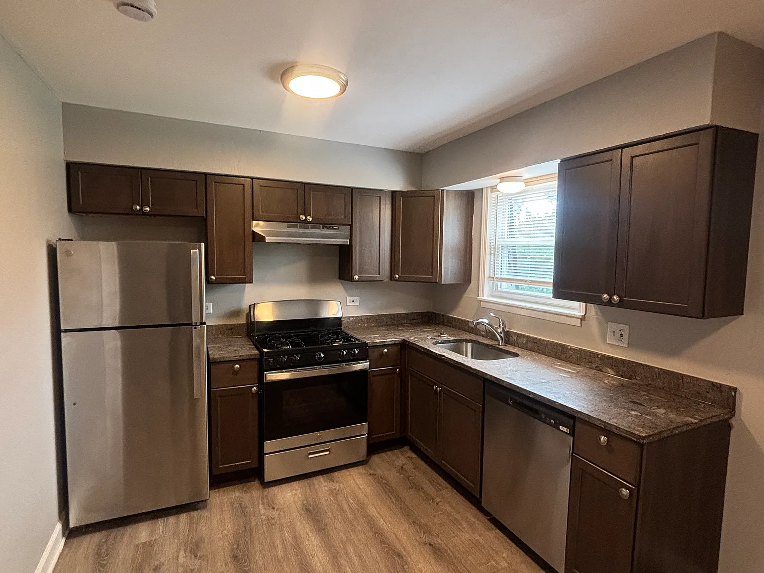 392 Hickory St — Photo 2