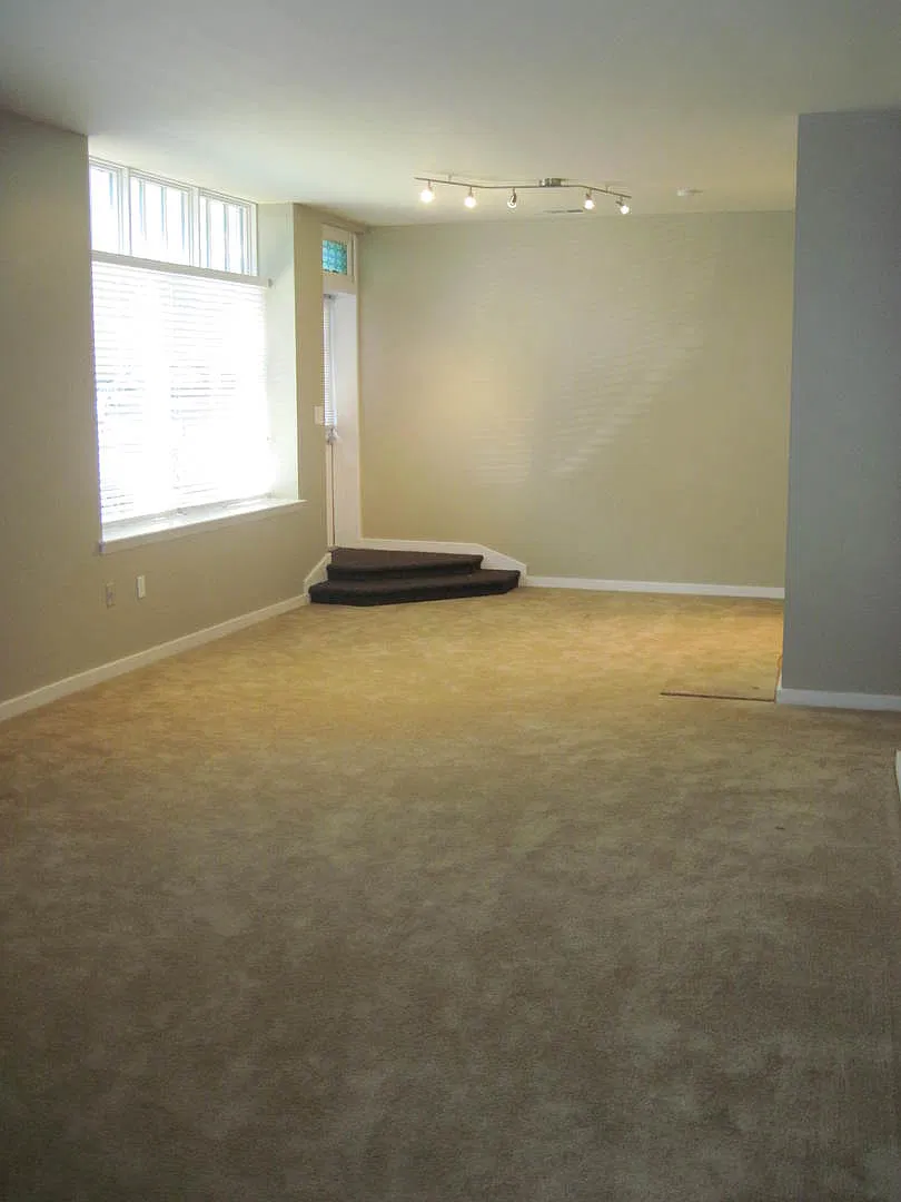 Elliot Place — Photo 3