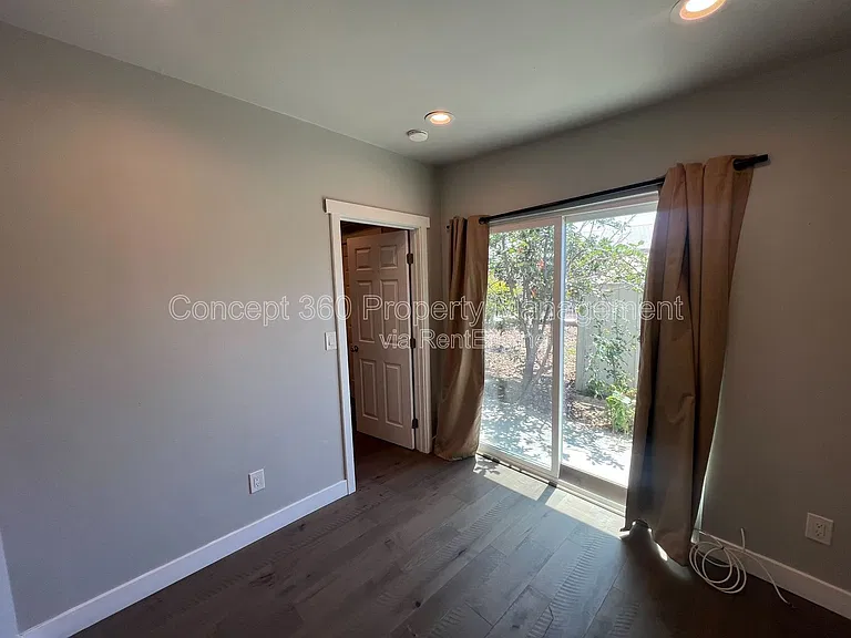 144 Primrose Ave #B — Photo 8