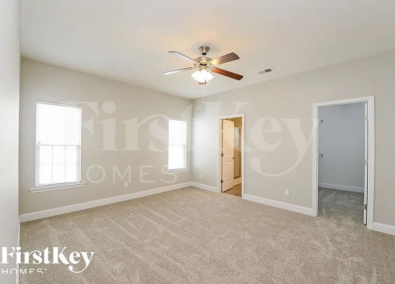 4960 Long Grove Dr — Photo 8