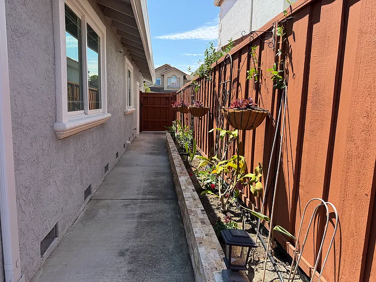 739 Hibernia Way — Photo 3