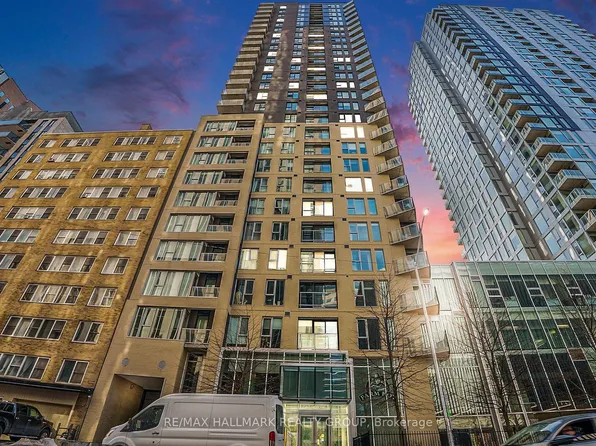 40 Nepean St #1502, Ottawa, ON K2P 0S5