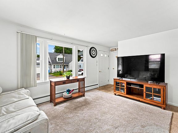 5th image of 21 Woodbine Avenue
