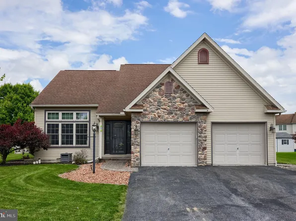 23 Township Line Dr, Fredericksburg, PA 17026