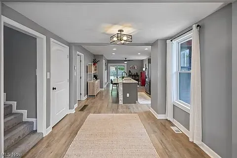 4 bed, 3.5 bath, 1920 sqft, $5,875 — Photo 4