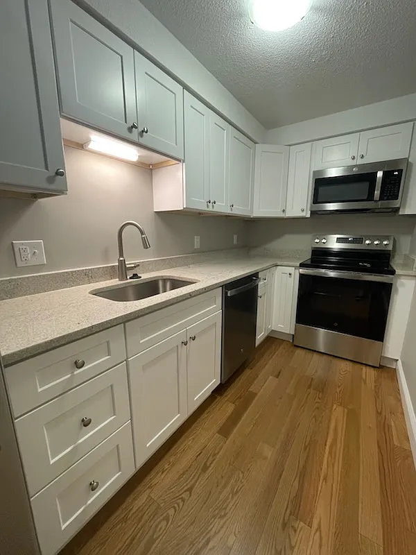 East Manor - 25 — Photo 1