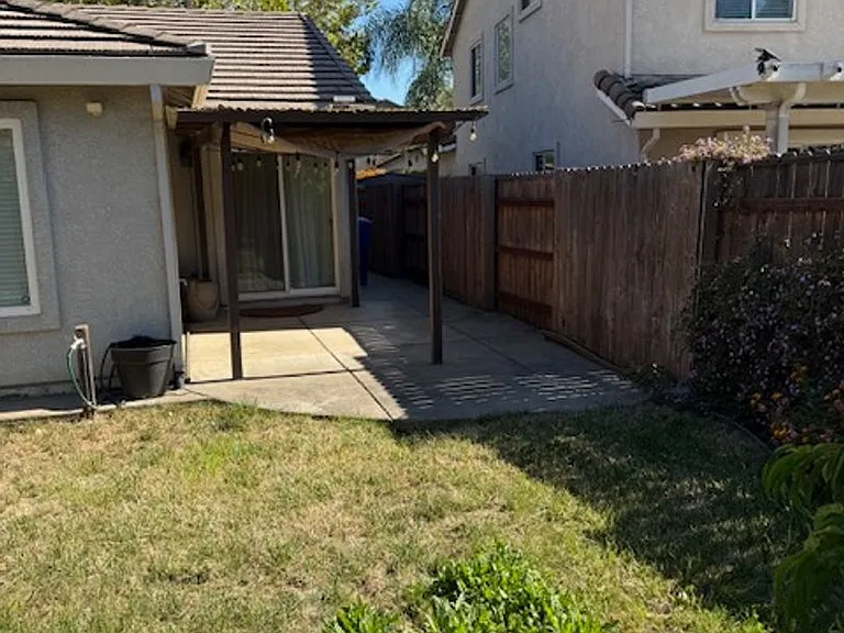 10 White Lily Ct — Photo 24