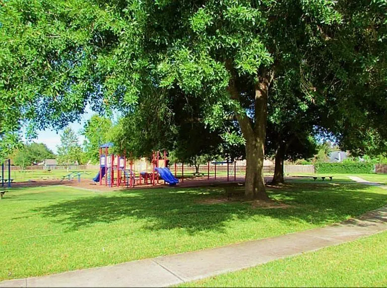 17006 Enchanted Cir E — Photo 35