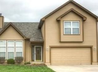 310 Shoreview Dr, Raymore, MO 64083