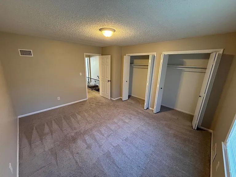403 Hawthorne Court — Photo 8
