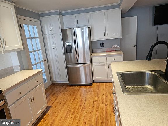 4th image of 804 Marchman Rd