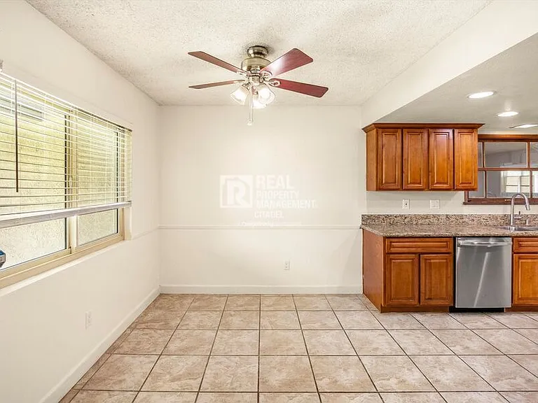 7970 Cambridge Ave — Photo 21