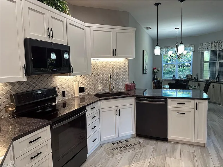 8564 Fairway Bend Dr — Photo 8
