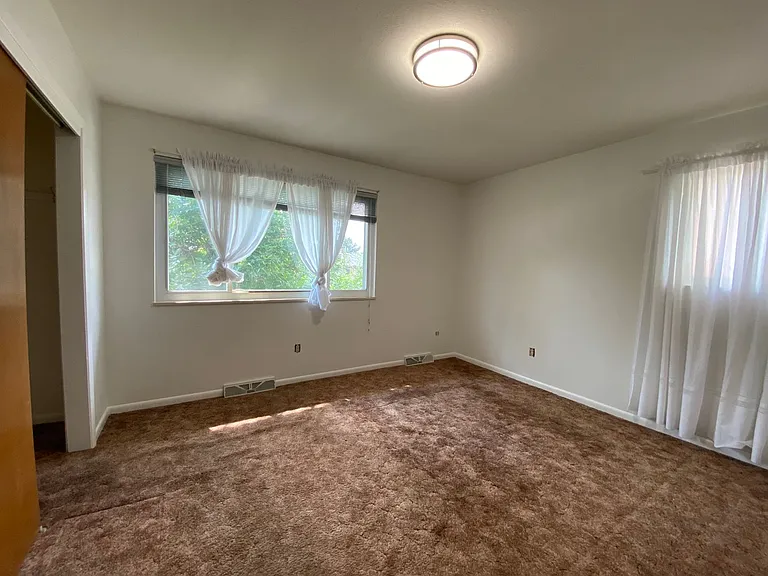 675 Ithaca Dr — Photo 16