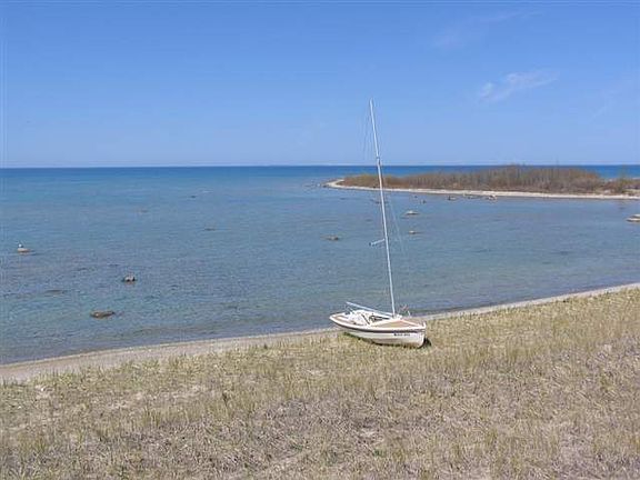 3rd image of 4001 Lake Shore Dr