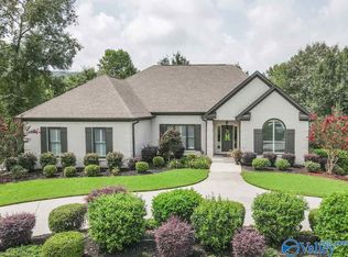 5518 Cedar Mill Dr, Guntersville, AL 35976