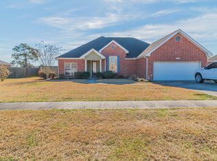838 Belle Dr, Breaux Bridge, LA 70517