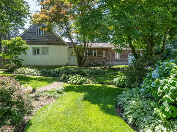 35 Turtle Cove Lane, Huntington, NY 11743