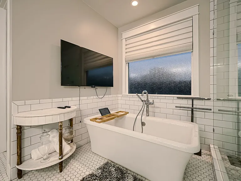 3913 E Devonshire Ave — Photo 25