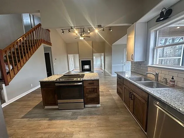 3492 Point View Cir — Photo 25