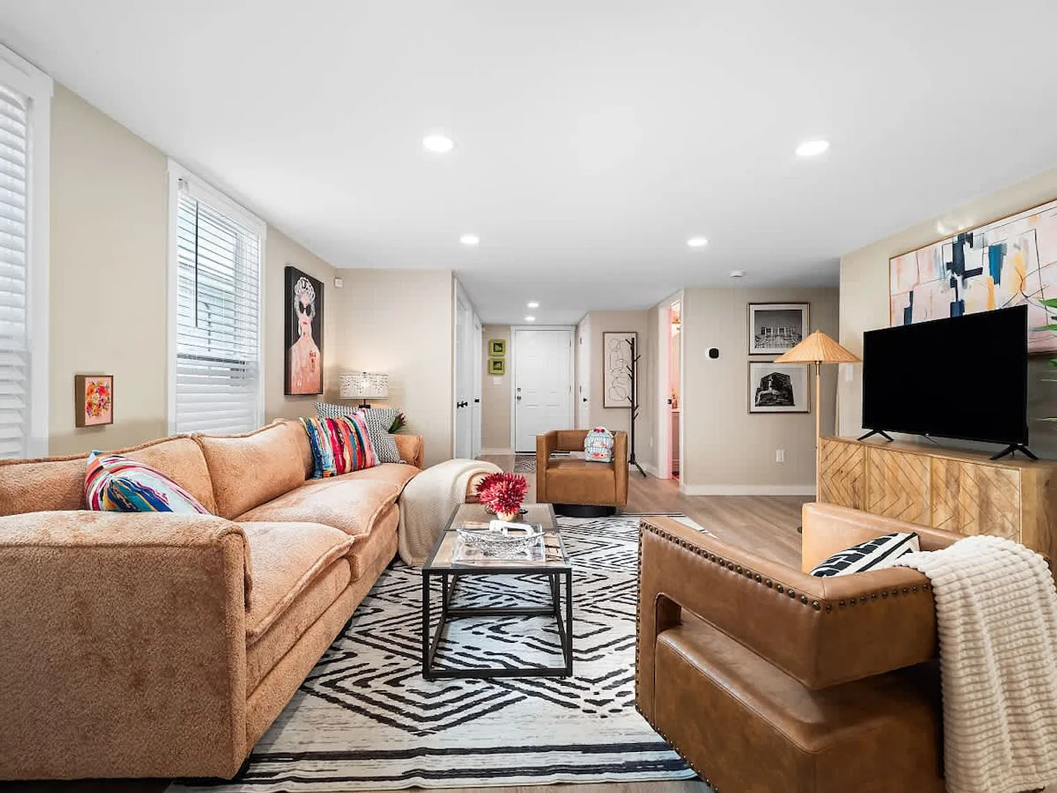 3 bed, 2.5 bath, 861 sqft, $4,313 — Photo 1